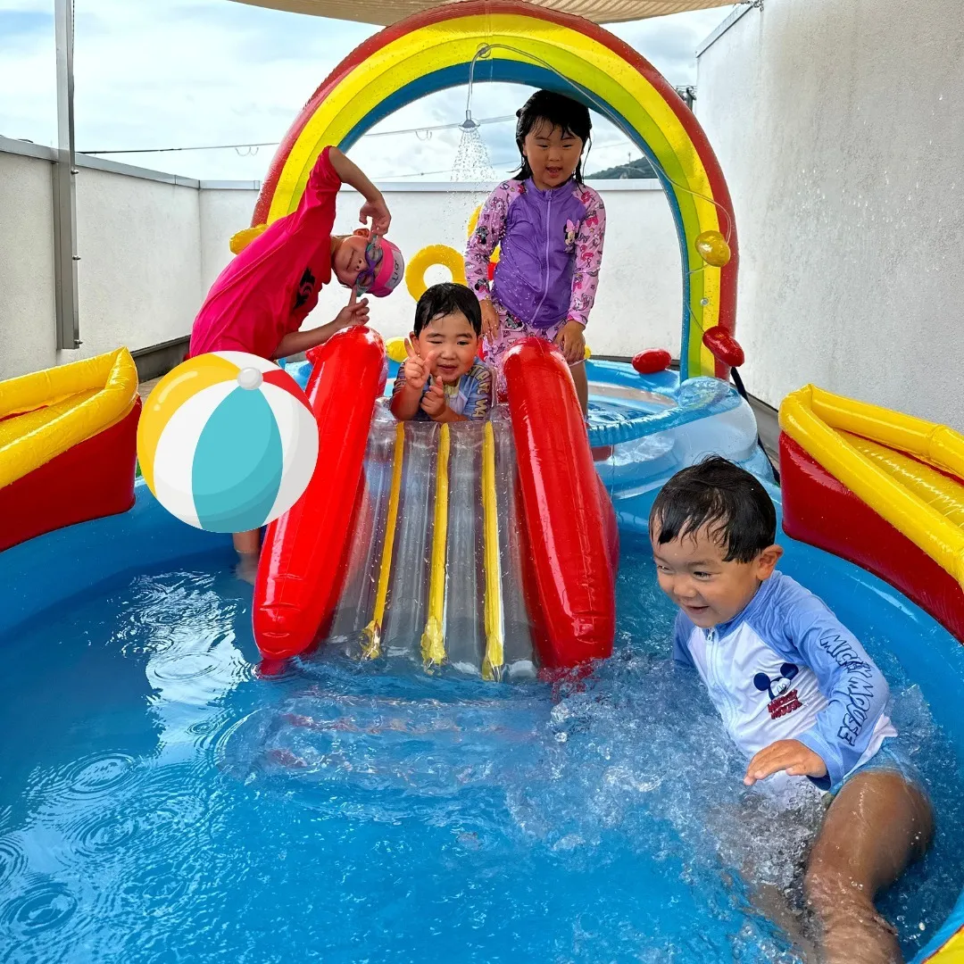 Sunny days, pool plays! 🏊‍♂️😎